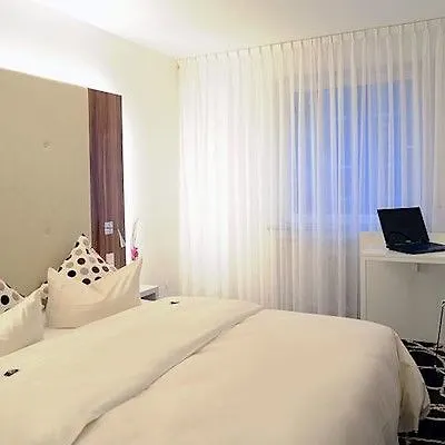 Ambassador 3*